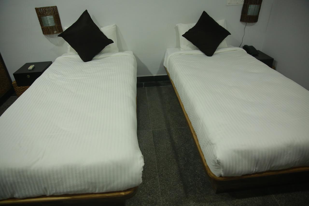 Lokis Forest Inn Hyderabad Exterior foto